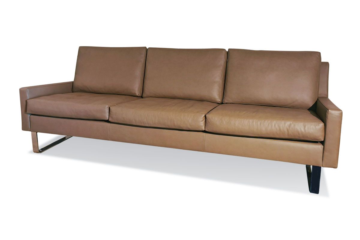 Sofa 105, 3-Sitzer, mit Armlehnen Society, Leder Sauvage trffel (braun) (322080) B 230 x H 82 x T 90, Sitzhöhe: 44 cm<div></div>Verfügbarkeit: 1 Stk.<div></div><b>Nachlieferbar</b>