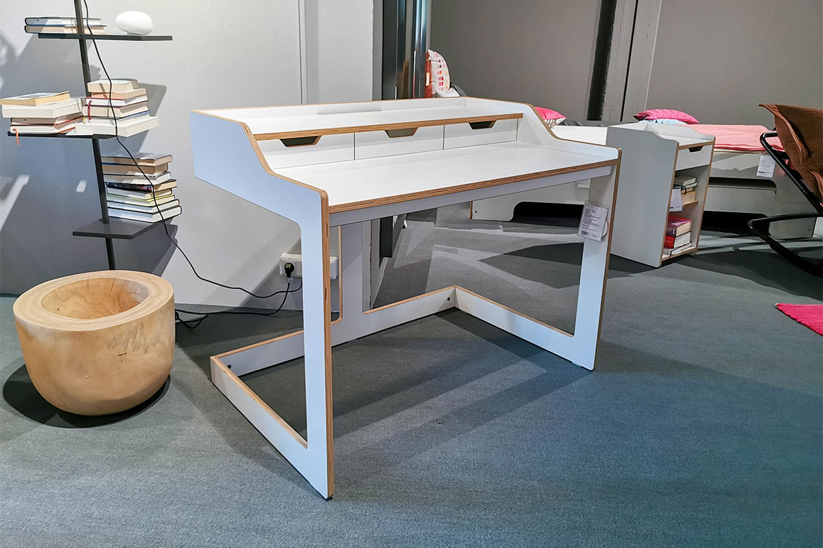 Sekretär Plane von Müller Möbelwerkstätten für 590 € Sekretär Plane von Müller Möbelwerkstätten für 590 €