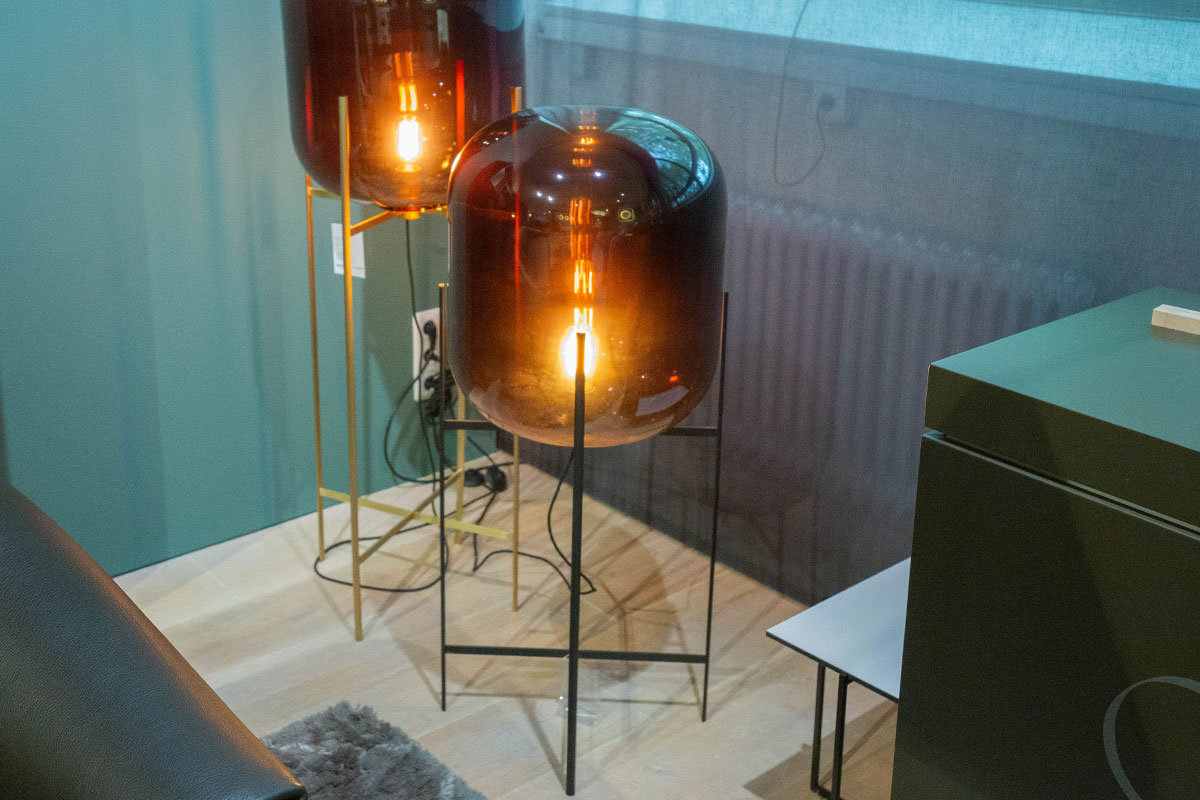 Stehleuchte Oda Big H 112 cm von Pulpo für 1.287 € Stehleuchte Oda Big H 112 cm von Pulpo für 1.287 €