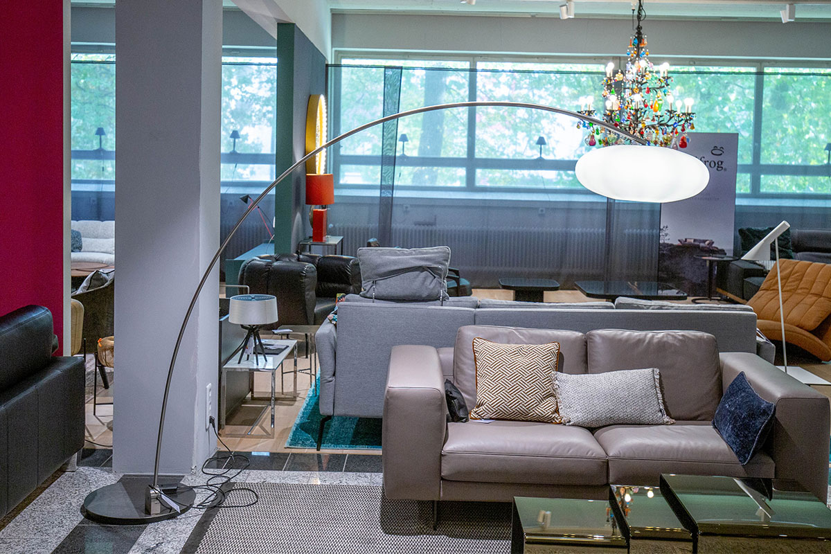 Stehleuchte Amor von Holtkötter für 1.710 € Stehleuchte Amor von Holtkötter für 1.710 €