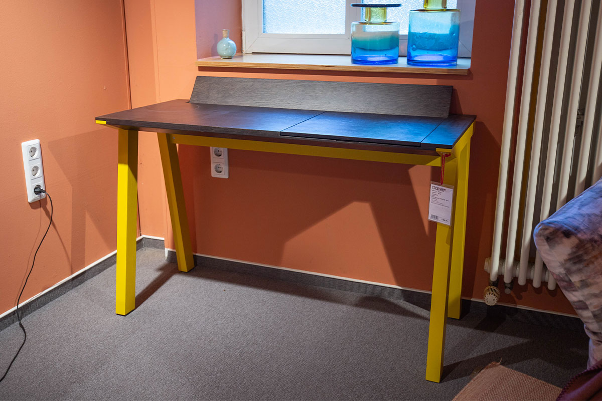 Schreibtisch Ernest von Punt für 1.290 € Schreibtisch Ernest von Punt für 1.290 €