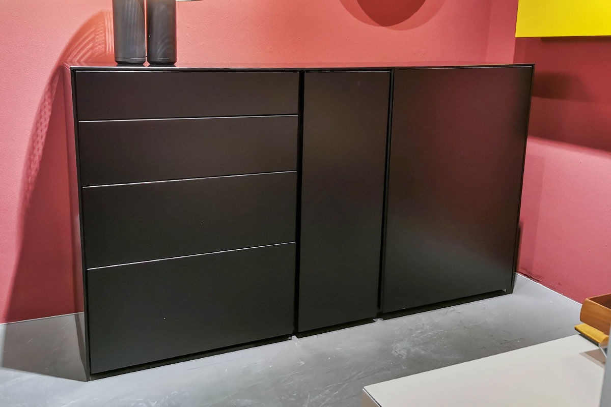 Sideboard Stripes von Schönbuch für 2.290 € Sideboard Stripes von Schönbuch für 2.290 €