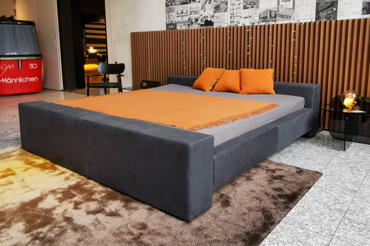 Bett Brian von Möller Design für 7.990 € Bett Brian von Möller Design für 7.990 €