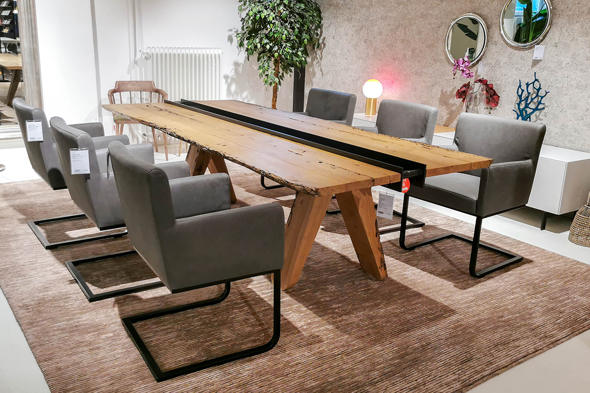 Esstisch Canal von Riva für 7.690 € Esstisch Canal von Riva für 7.690 €