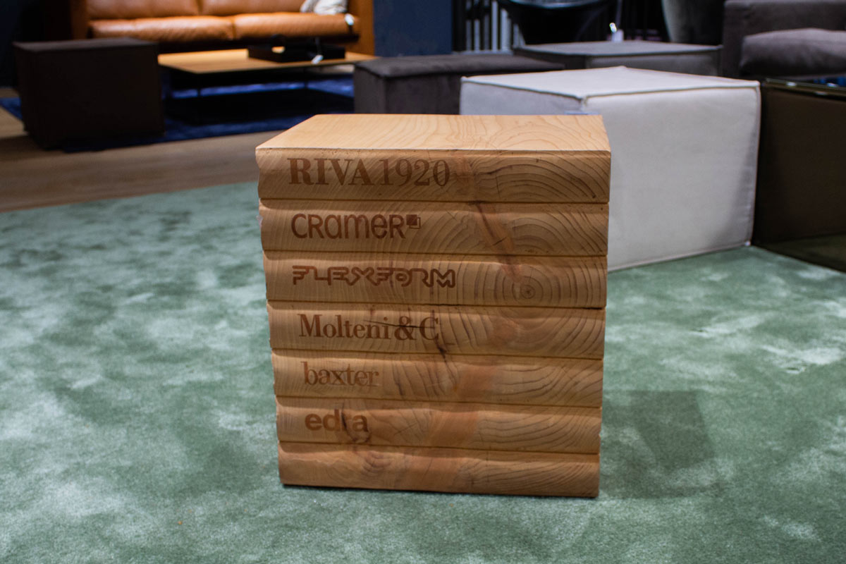 Holzhocker Libri von Riva