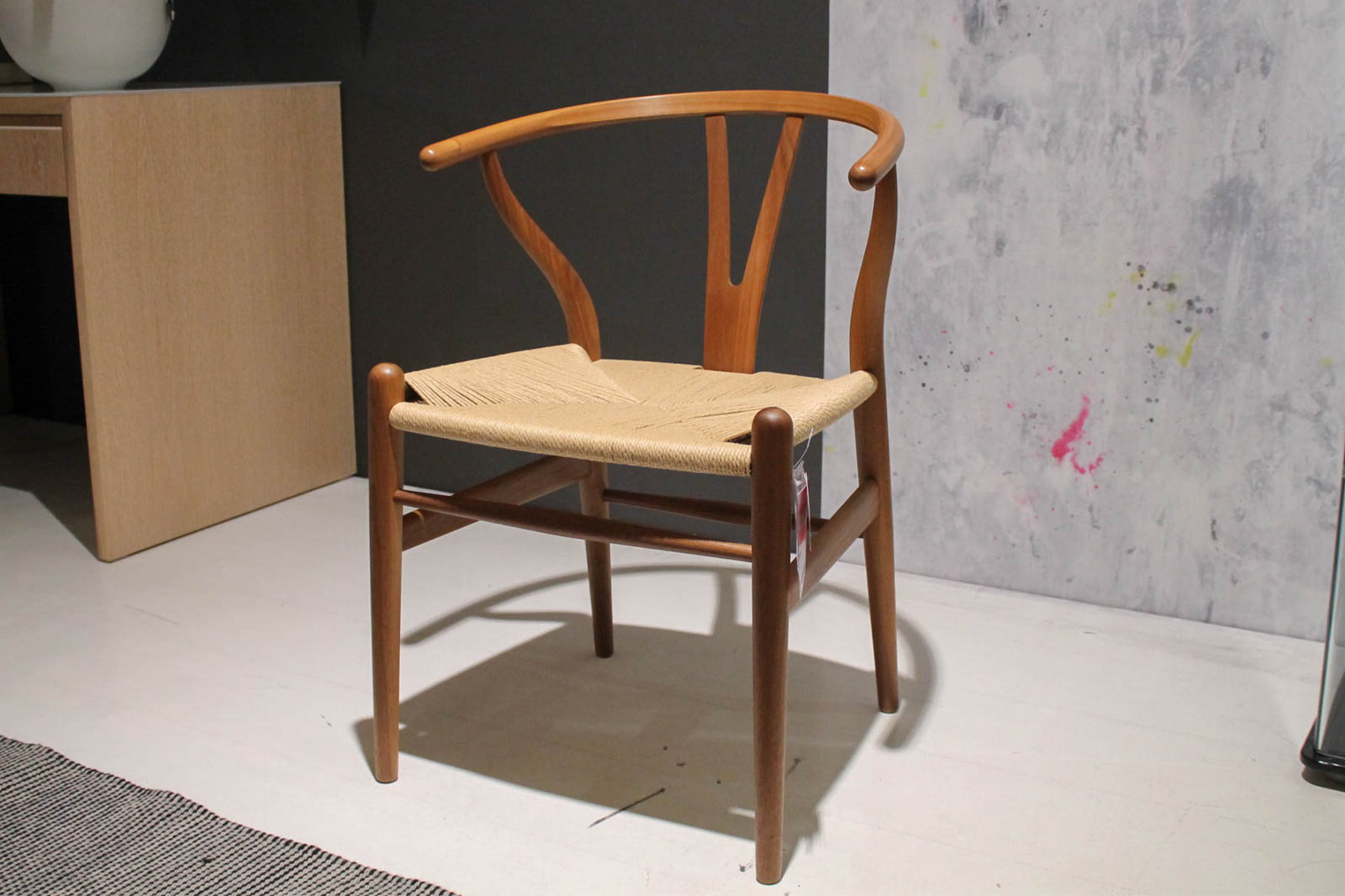 Ausstellungstück im Sale: CH24 Wishbone Chair von Carl Hansen für 1.120 €