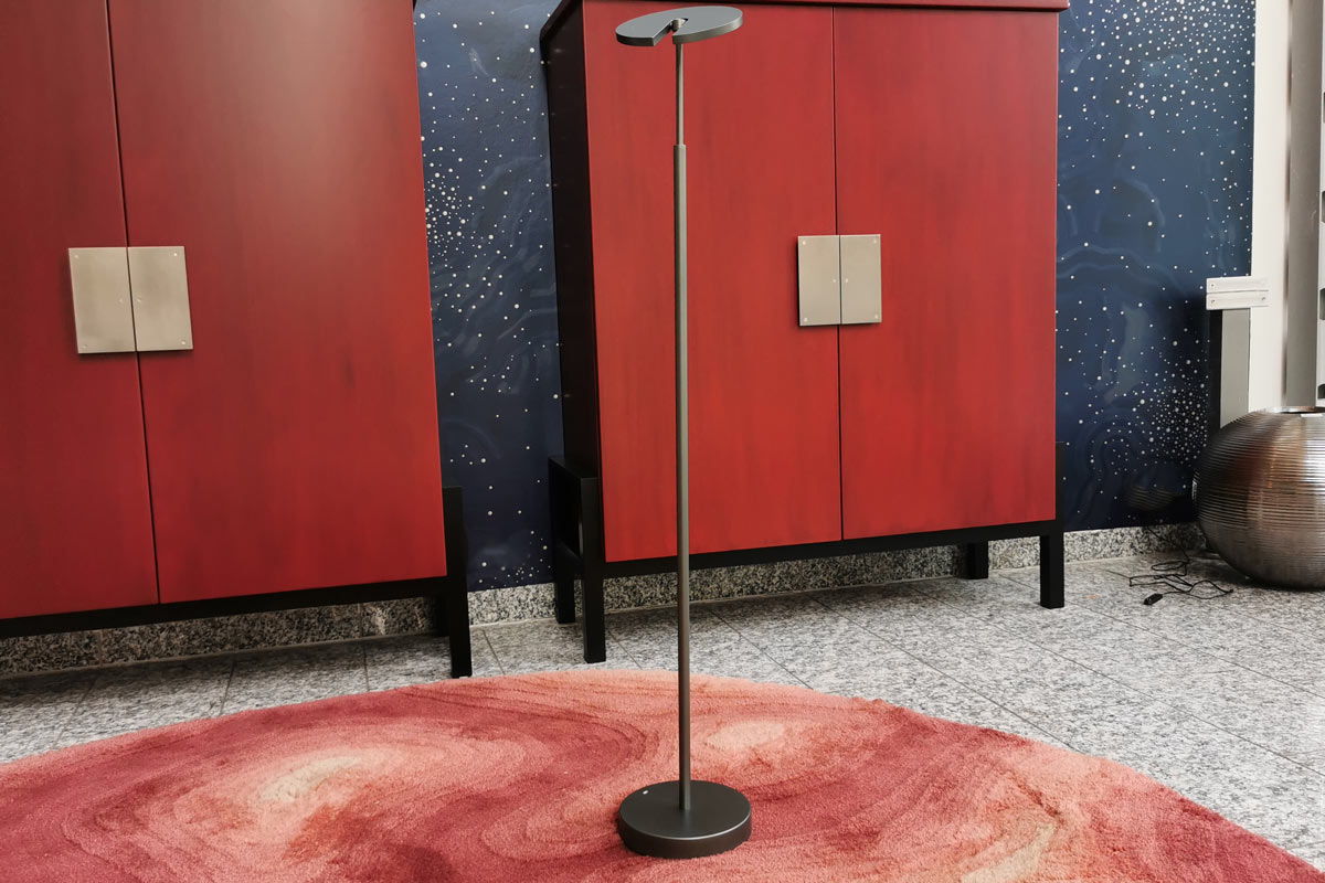 Ausstellungstück im Sale: Akku-Stehleuchte Supernova von Holtktter für 1.200 €