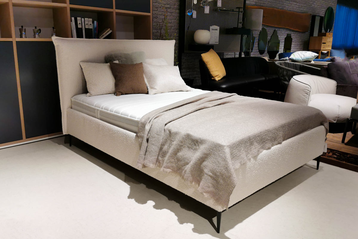 Polsterbett Soraya inkl. Lattenrahmen von Signet für 3.490 € Polsterbett Soraya inkl. Lattenrahmen von Signet für 3.490 €