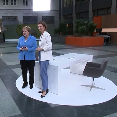 Pia im Sommerinterview mit Bundeskanzlerin Merkel