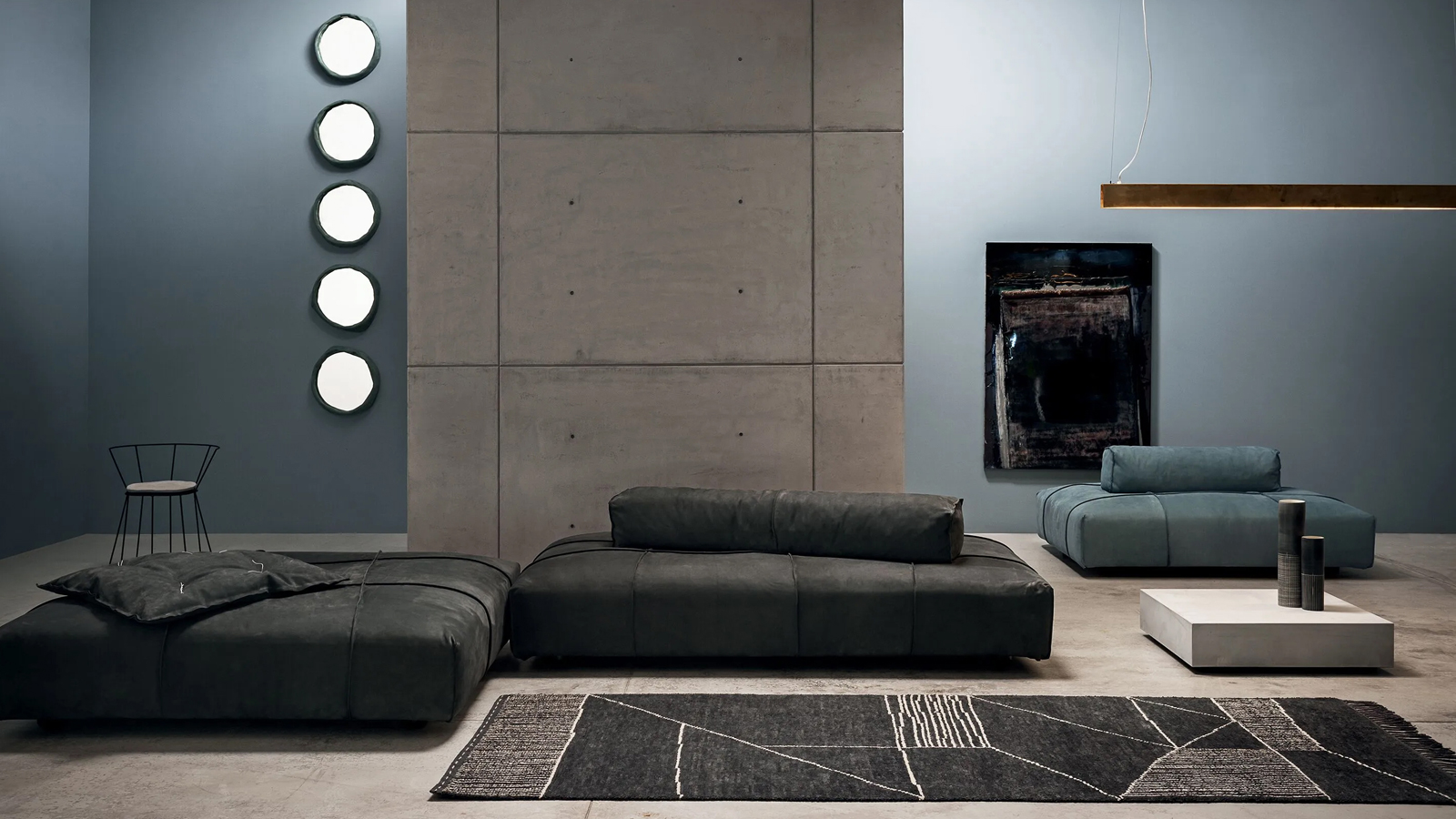 Ob ikonische Sofas, extravagante Sessel oder handgefertigte Tische – jedes Produkt erzählt seine eigene Geschichte