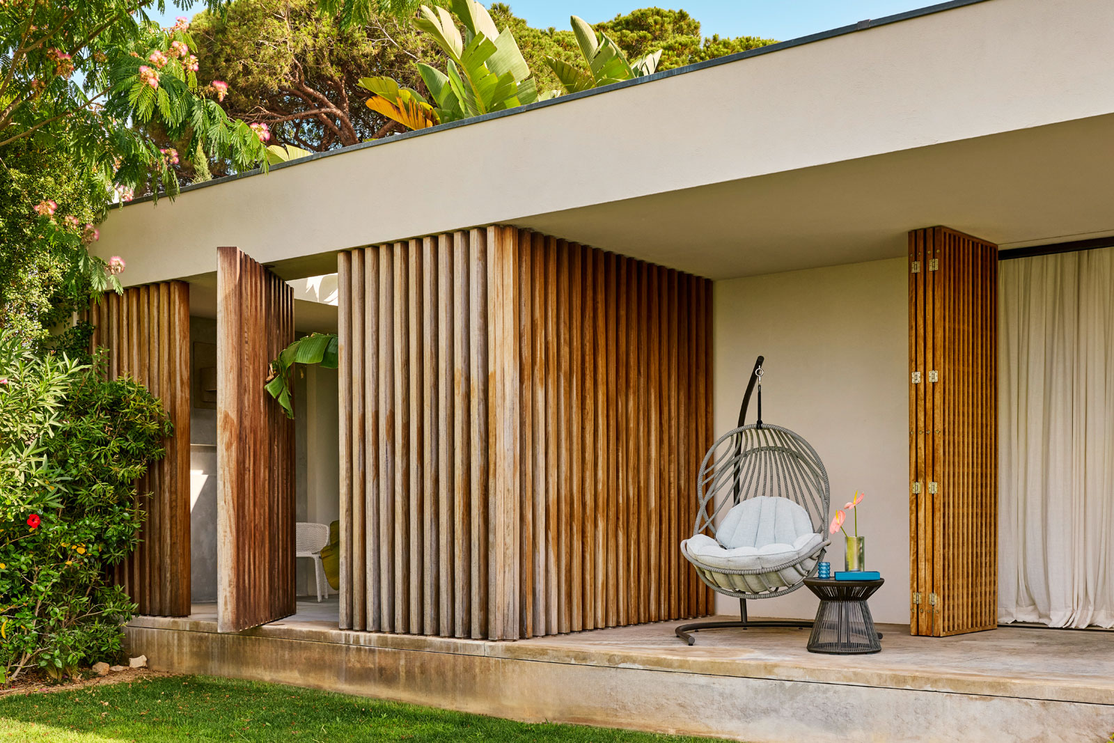 Entdecken Sie die DEDON Gartenmöbel- und Outdoor-Kollektion in Hamburg im Cramer Flagship Kieler Straße