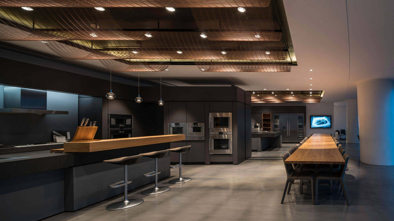Einsatz der Occhio-Leuchten in einem Showroom von Gaggenau