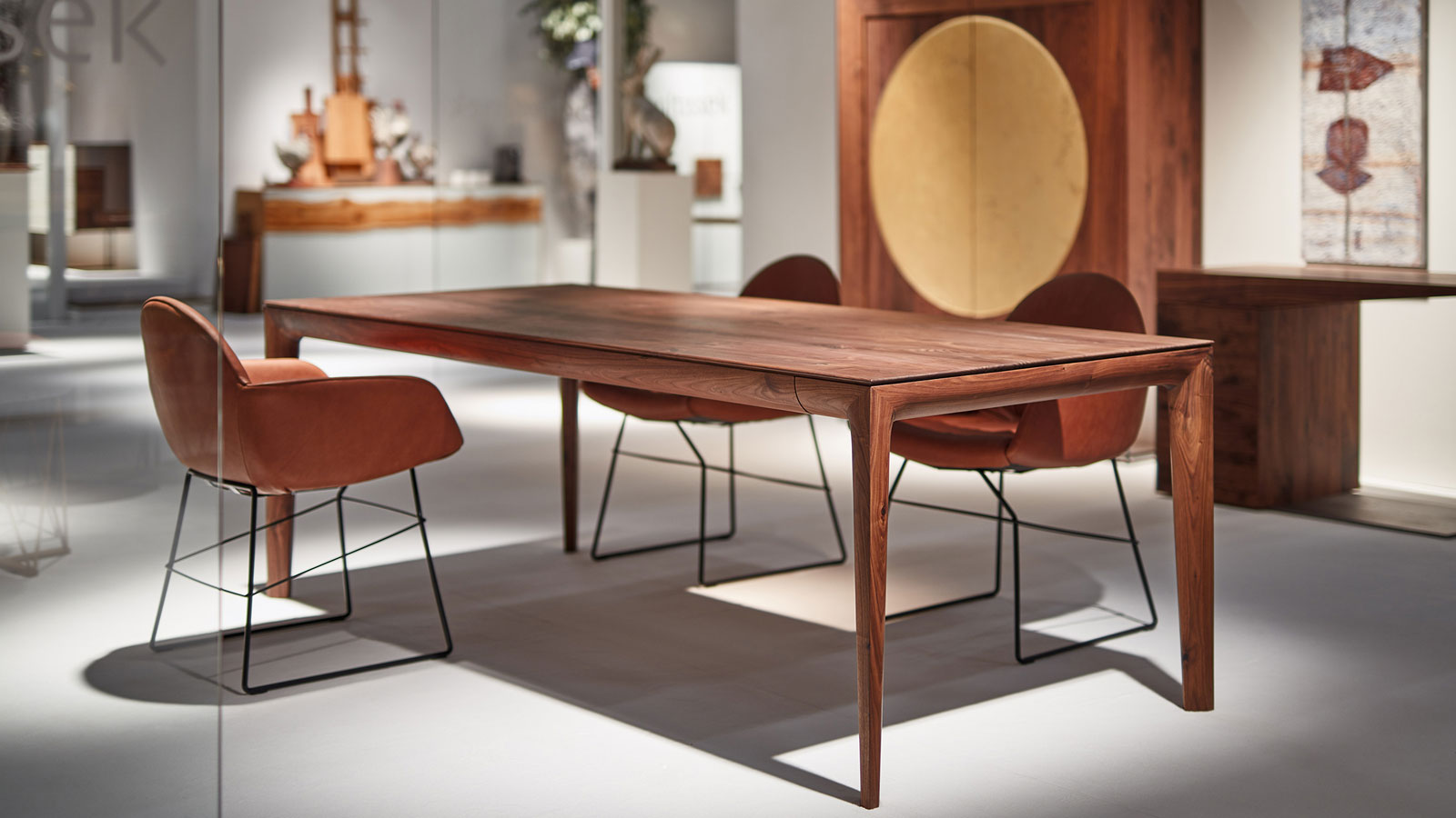 FIRA Esstisch – bei Scholtissek kommen bevorzugt Hölzer aus regionalen, nachhaltig bewirtschafteten Wäldern Europas zum Einsatz