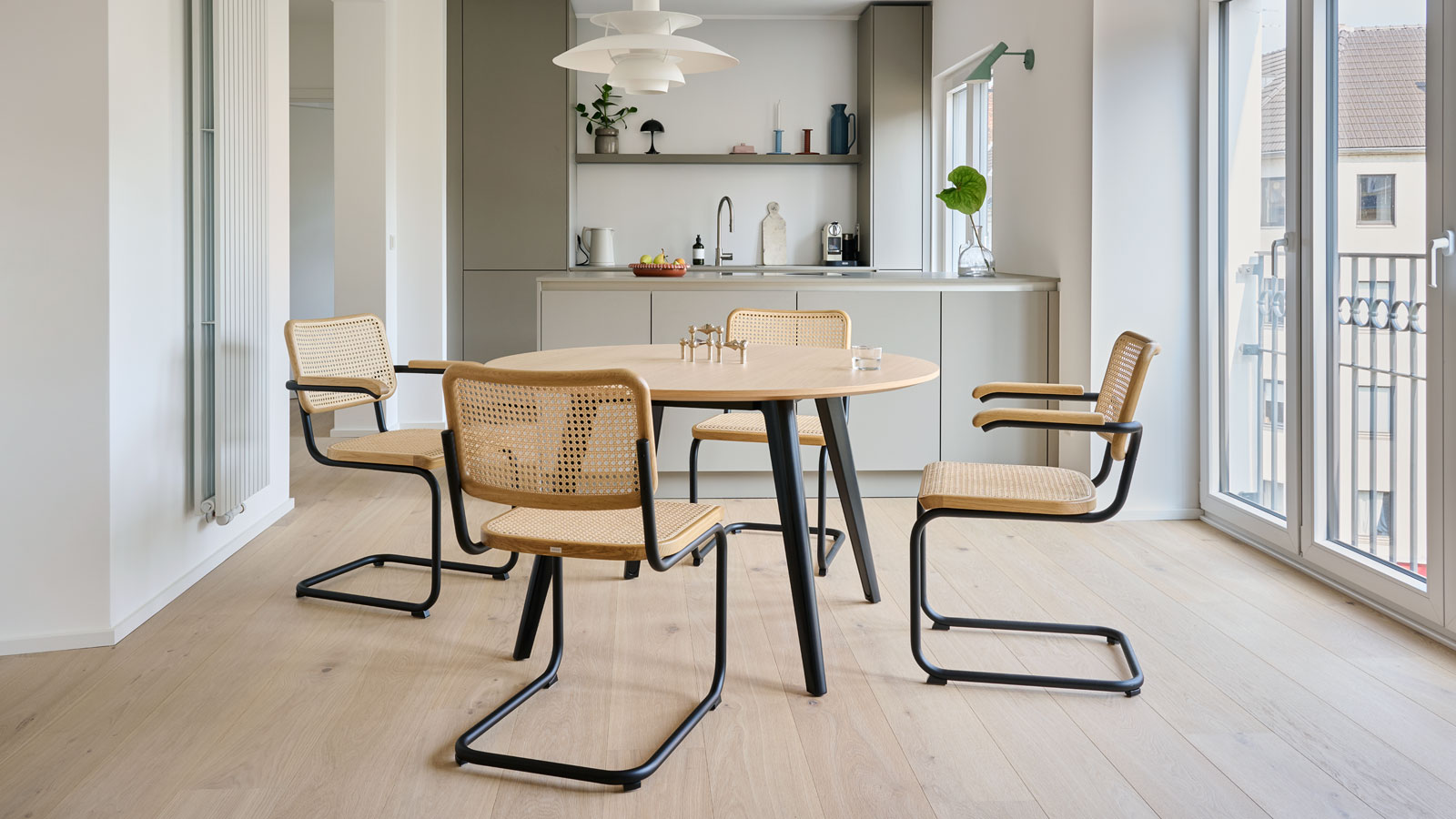 Freischwinger S 32 / S 64 von Thonet