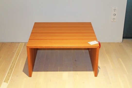 Couchtisch Arcum von Cramer Holzmanufaktur im Sale