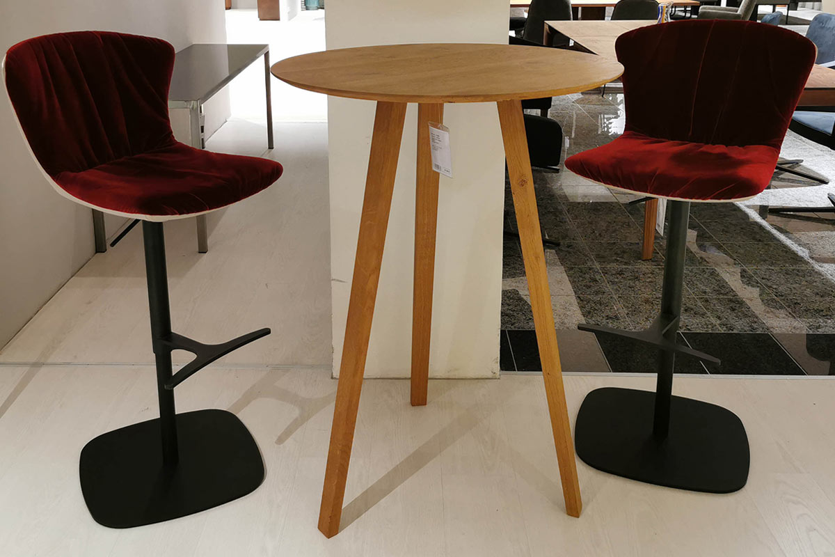 Stehtisch knorrige Eiche von Scholtissek für 590 € Stehtisch knorrige Eiche von Scholtissek für 590 €