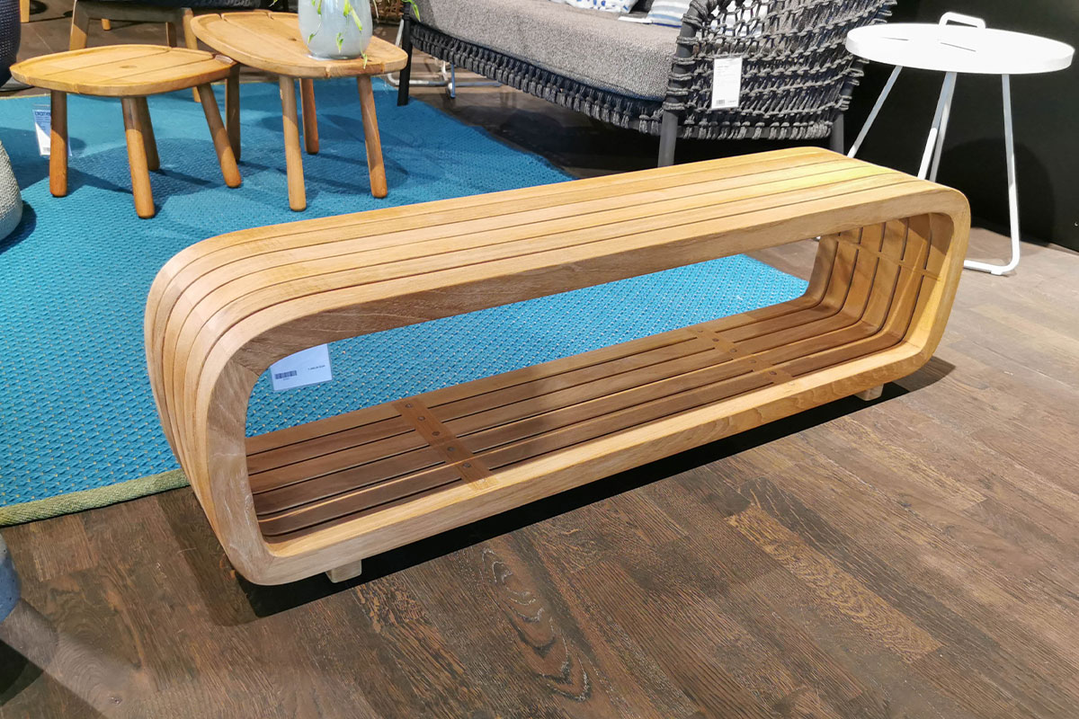 Outdoor-Couchtisch Mellow von Cane-line für 850 € Outdoor-Couchtisch Mellow von Cane-line für 850 €