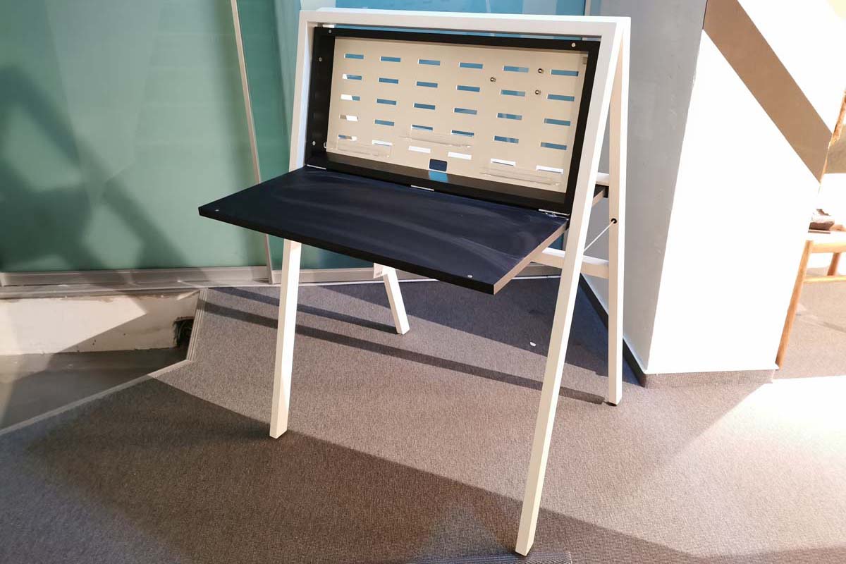 Sekretär HIDEsk von Müller Möbelwerkstätten im Sale