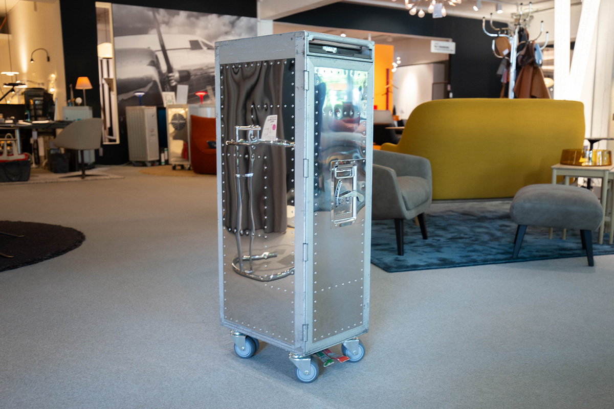 Used Flugzeugtrolley Rivet Rocker Classic Flight Edition von Bordbar im Sale