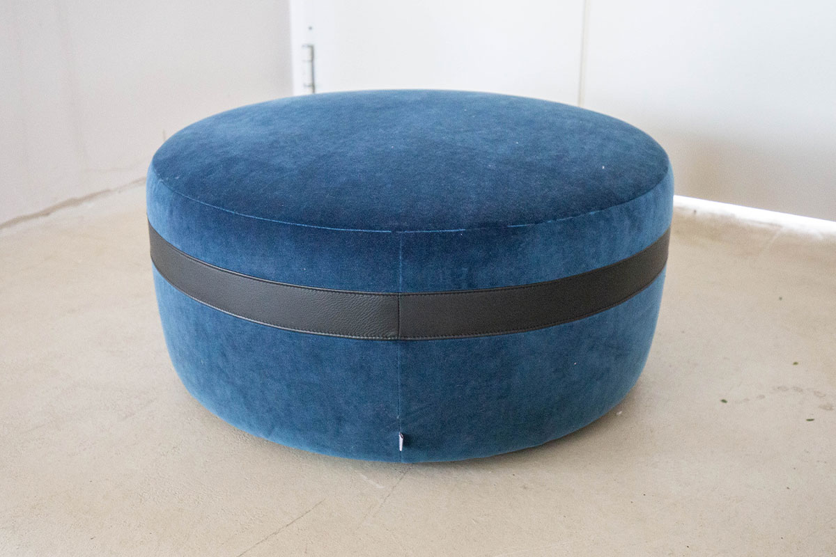 Hocker Macaron von Jori für 890 € Hocker Macaron von Jori für 890 €