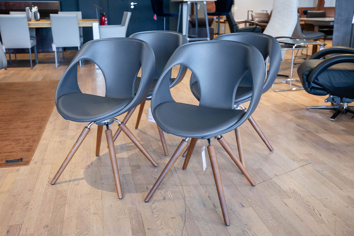 Stuhlgruppe Up von Tonon für 3.995 € Stuhlgruppe Up von Tonon für 3.995 €