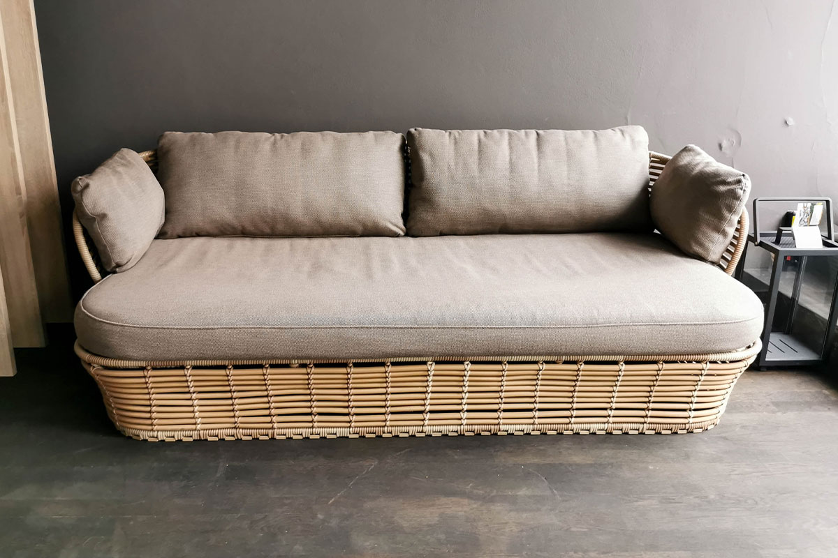 Outdoor-Sofa Basket von Cane-line für 3.290 € Outdoor-Sofa Basket von Cane-line für 3.290 €