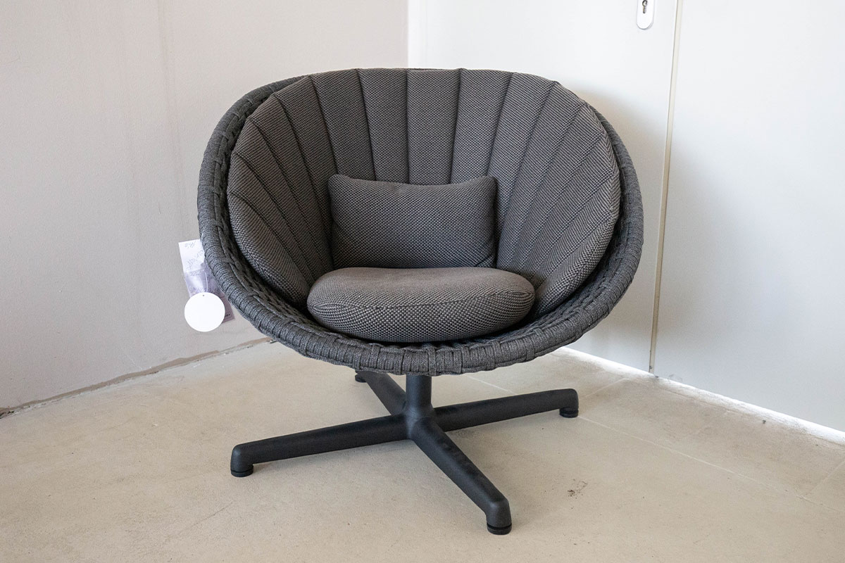 Outdoor-Loungesessel Peacock von Cane-line für 1.690 € Outdoor-Loungesessel Peacock von Cane-line für 1.690 €