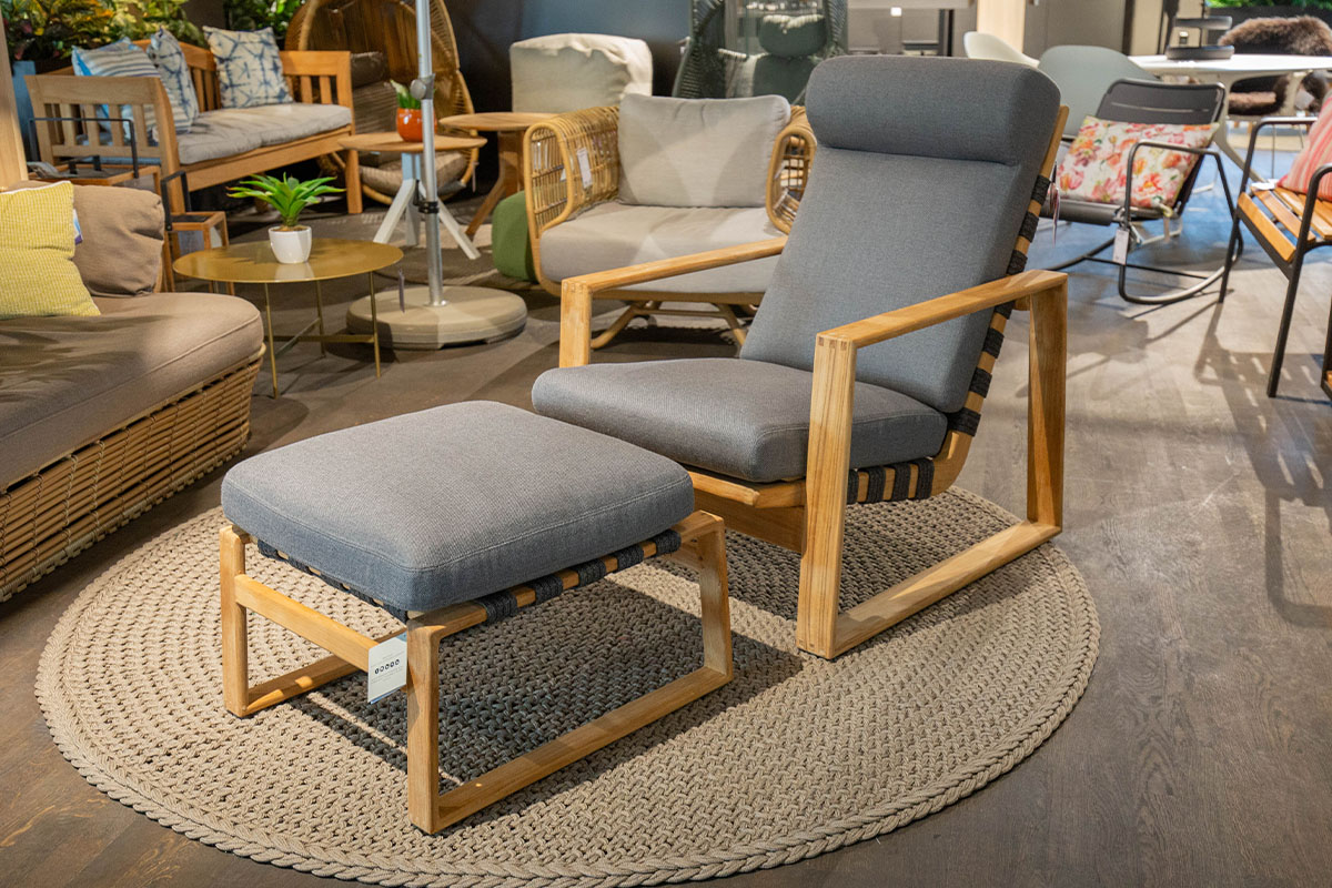 Outdoor-Highbacksessel Endless Soft inkl. Hocker von Cane-line im Sale