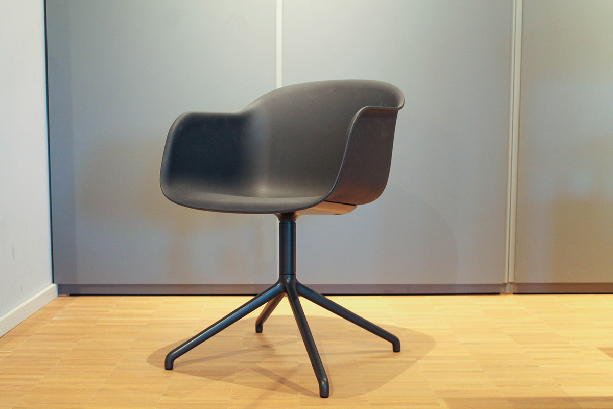 Bürodrehstuhl Fiber Armchair Swivel von Muuto im Sale