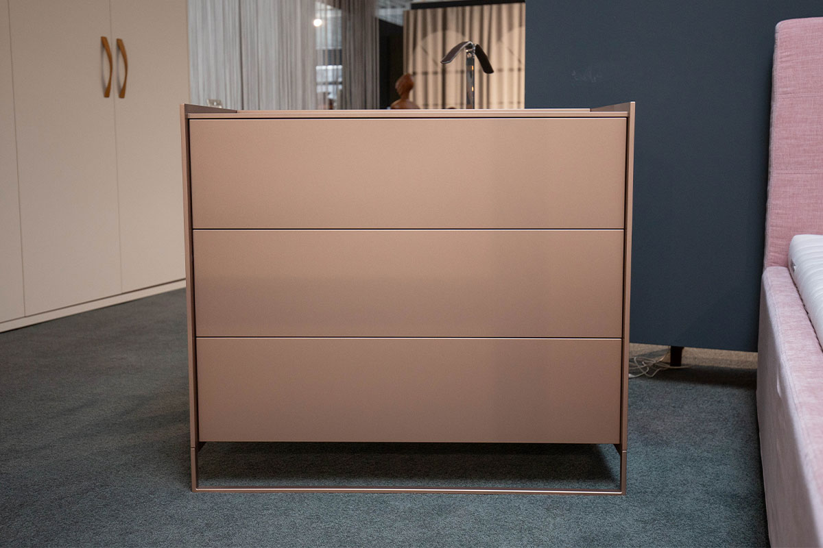 Kommode Lean Box von Möller Design für 2.200 € Kommode Lean Box von Möller Design für 2.200 €