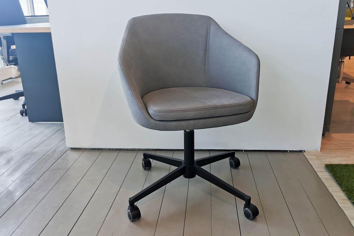 Büro-Drehstuhl Jana von Cramer Polstermanufaktur im Sale