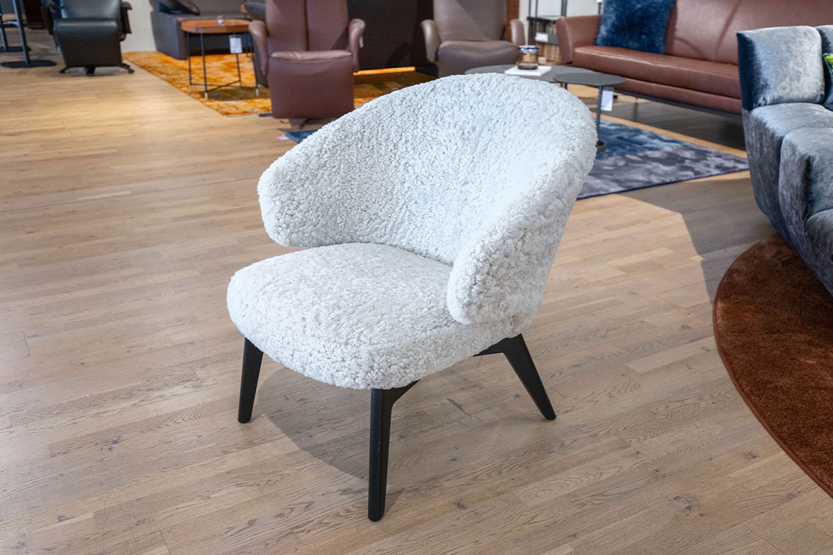 Sessel Let von Fritz Hansen für 2.295 € Sessel Let von Fritz Hansen für 2.295 €