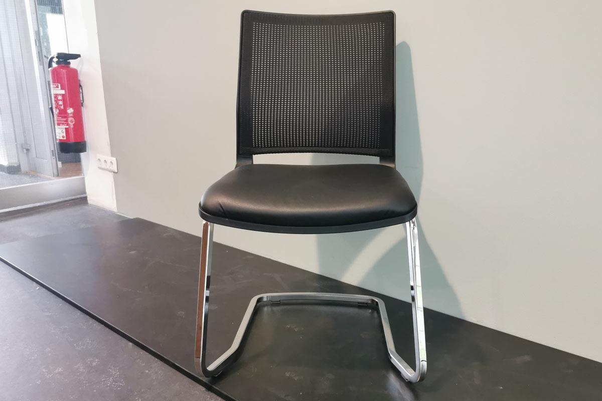 Freischwinger W70-2 von Wagner im Sale