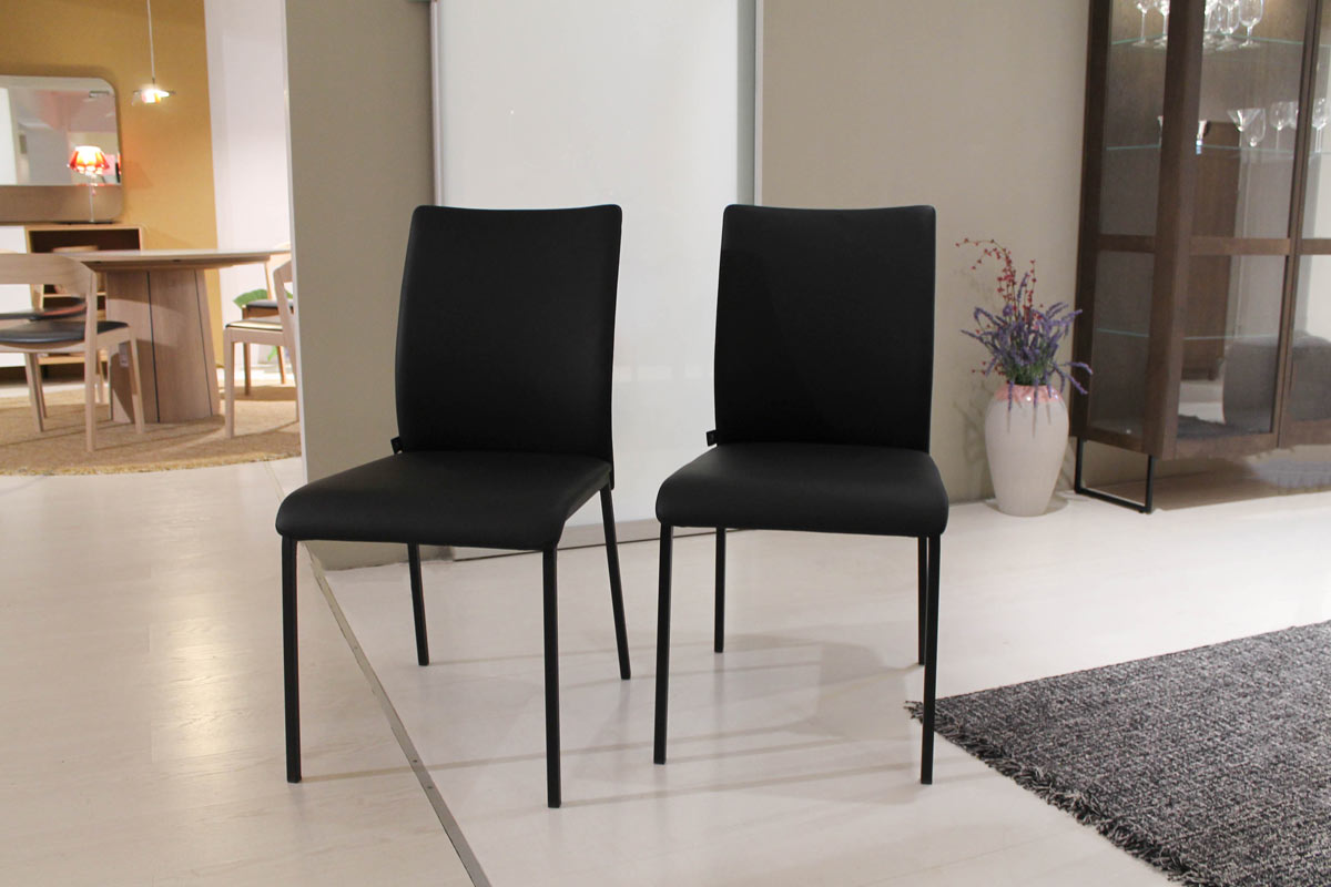 Stuhl Jago ohne Armlehne 2er Gruppe von Bacher für 990 € Stuhl Jago ohne Armlehne 2er Gruppe von Bacher für 990 €