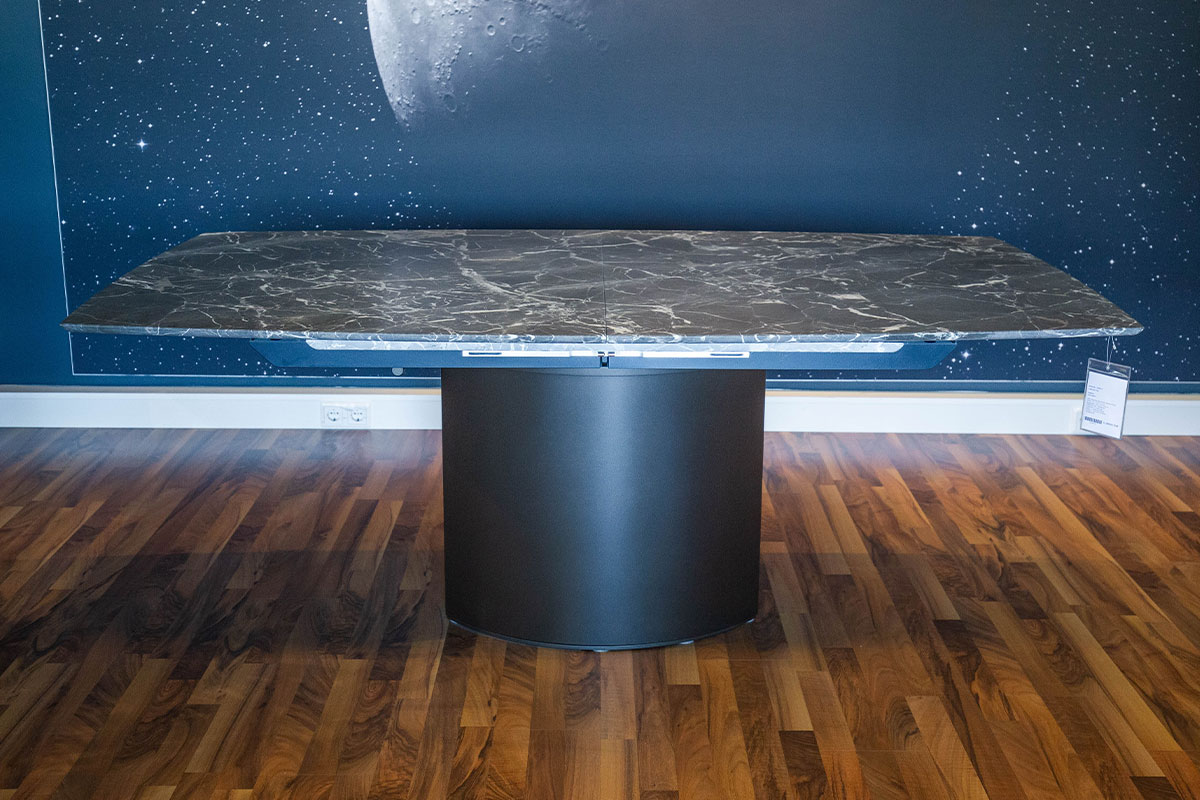 Esstisch Adler (ausziehbar) von Draenert für 9.490 € Esstisch Adler (ausziehbar) von Draenert für 9.490 €