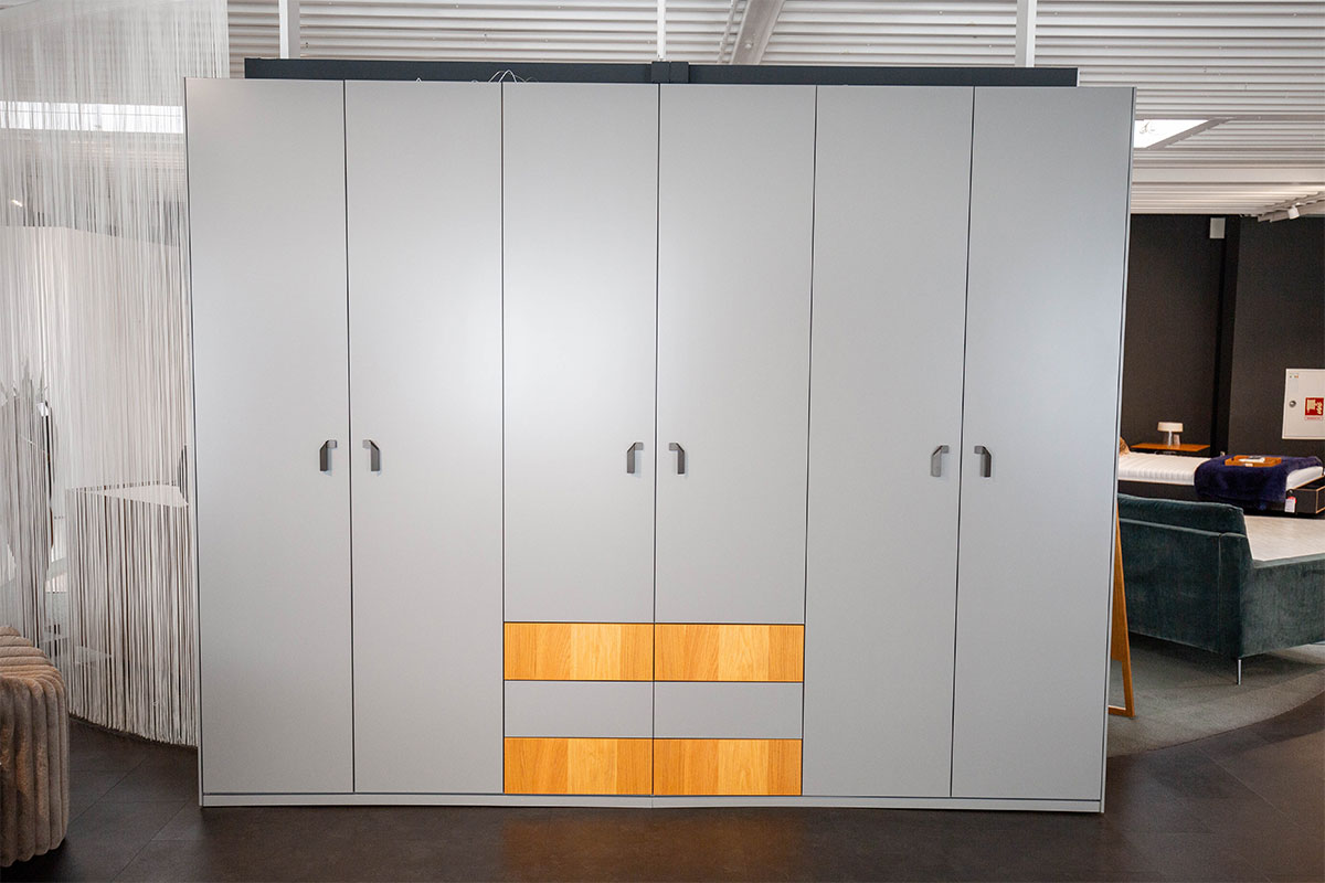 Kleiderschrank Refugium B 298 cm von Cramer Holzmanufaktur für 4.950 € Kleiderschrank Refugium B 298 cm von Cramer Holzmanufaktur für 4.950 €