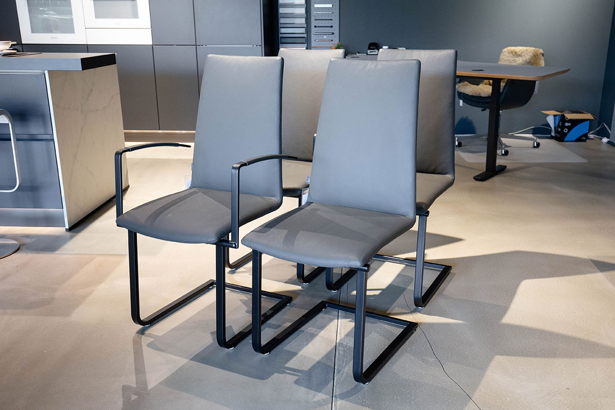 Stuhl Kama 4er Gruppe von Bacher für 2.995 € Stuhl Kama 4er Gruppe von Bacher für 2.995 €