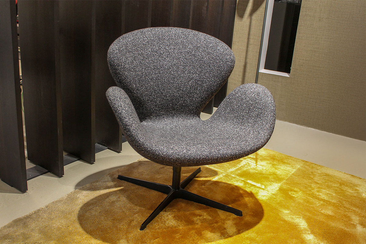 Stuhlsessel Swan Chair von Fritz Hansen für 3.370 € Stuhlsessel Swan Chair von Fritz Hansen für 3.370 €