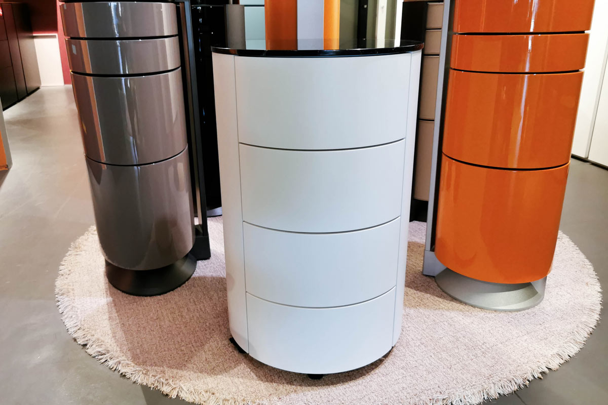 Rundkommode Conga von Schönbuch für 2.690 € Rundkommode Conga von Schönbuch für 2.690 €