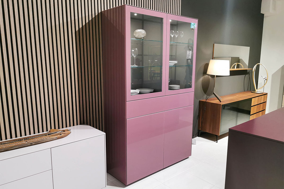 Vitrine Velare Rosewood von Cramer Holzmanufaktur für 3.690 € Vitrine Velare Rosewood von Cramer Holzmanufaktur für 3.690 €