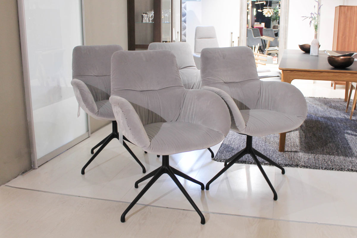 Stuhl Jona Leger 4er Gruppe von Werther für 2.990 € Stuhl Jona Leger 4er Gruppe von Werther für 2.990 €