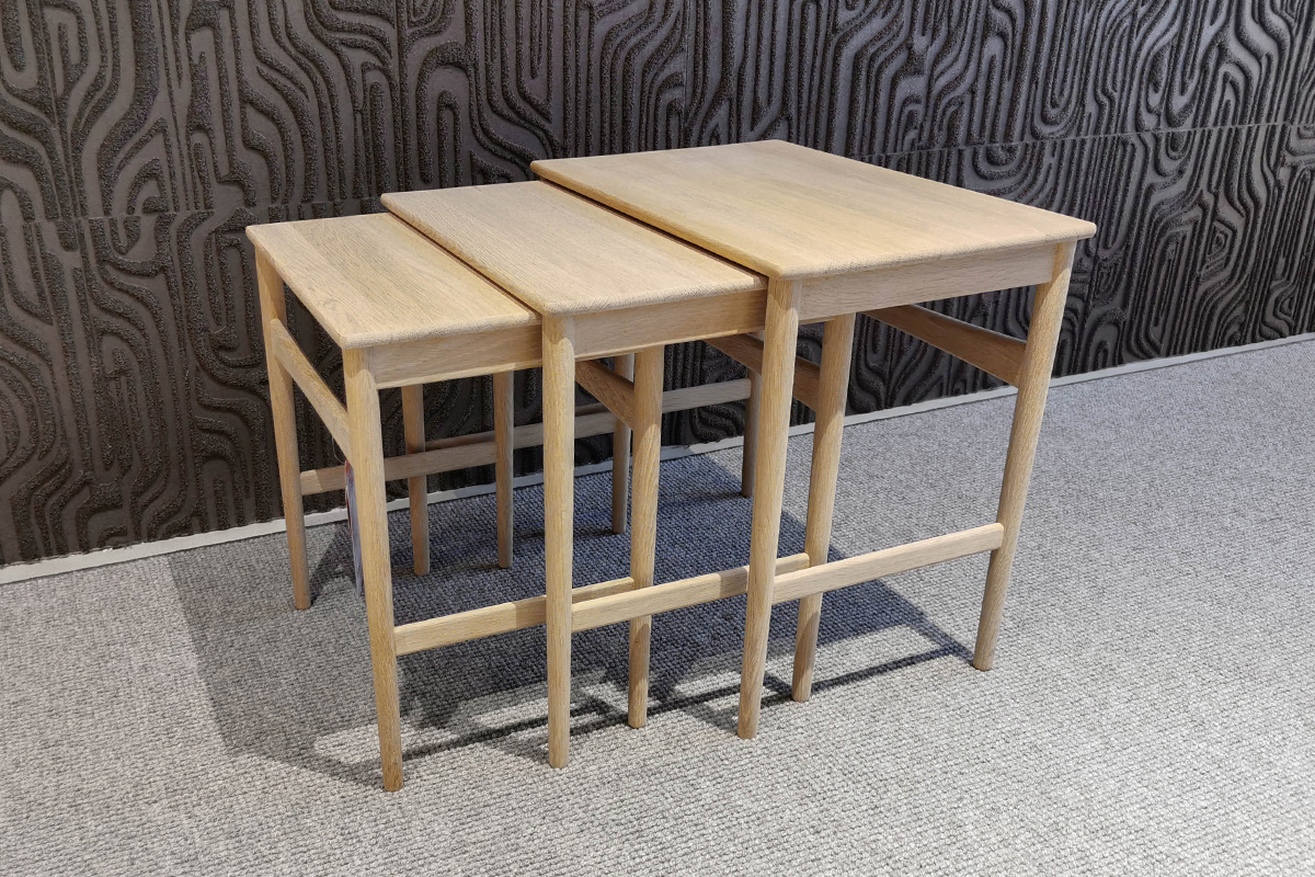 3er Set Beistelltische Nesting Tables Eiche geseift von Carl Hansen für 1.040 € 3er Set Beistelltische Nesting Tables Eiche geseift von Carl Hansen für 1.040 €