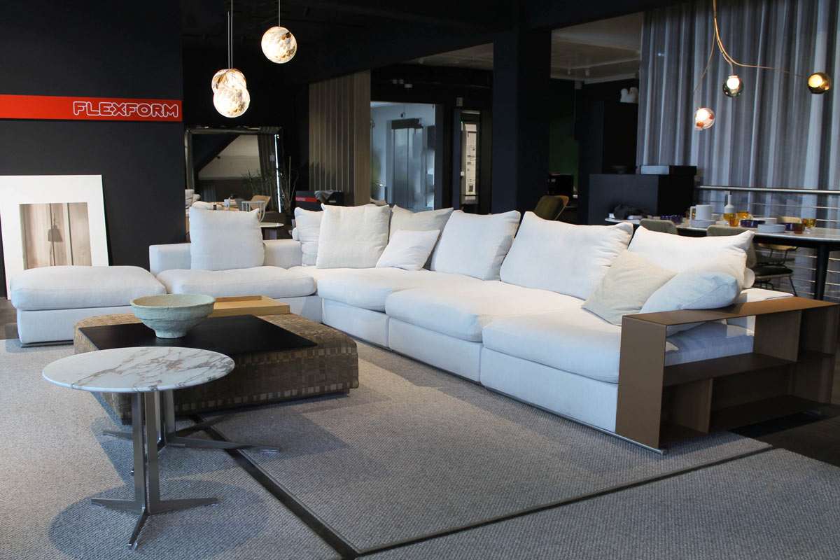Sofa Groundpiece inkl. Hocker von Flexform für 25.990 € Sofa Groundpiece inkl. Hocker von Flexform für 25.990 €
