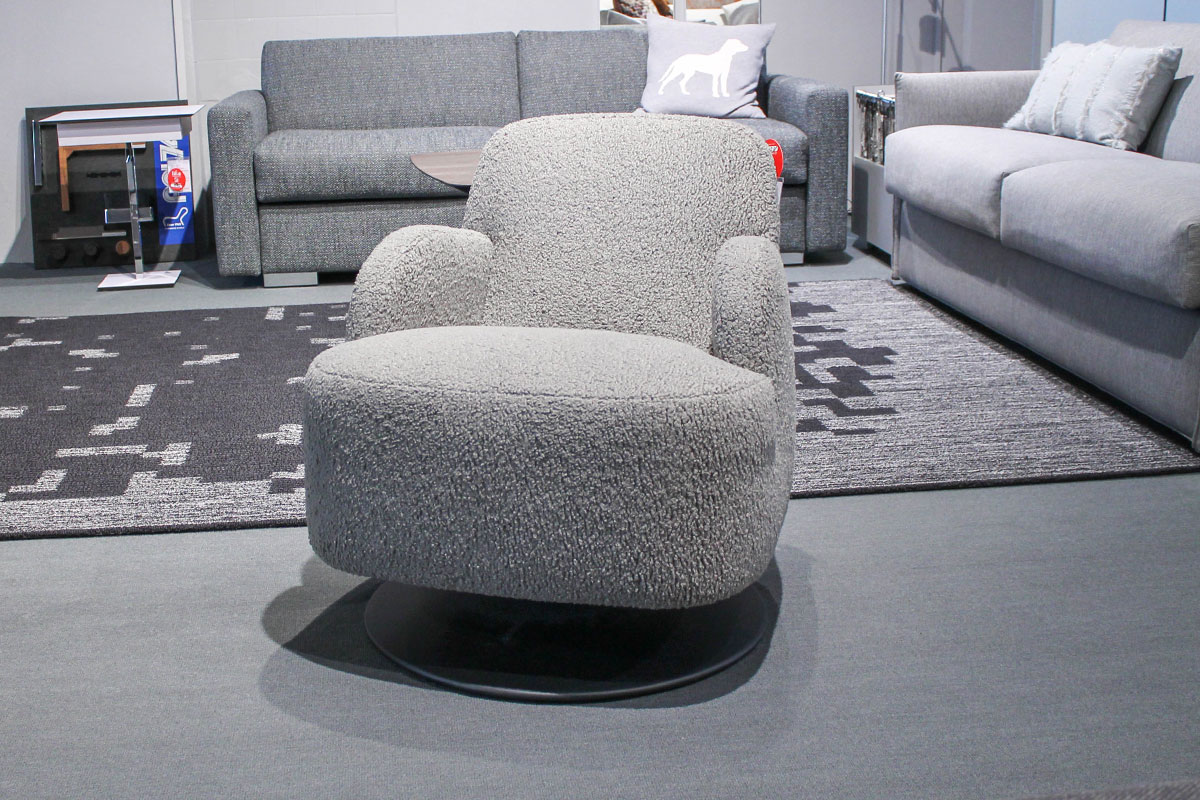 Schaukelsesssel Cavallo mit Armlehnen von Cramer Polstermanufaktur für 1.550 € Schaukelsesssel Cavallo mit Armlehnen von Cramer Polstermanufaktur für 1.550 €