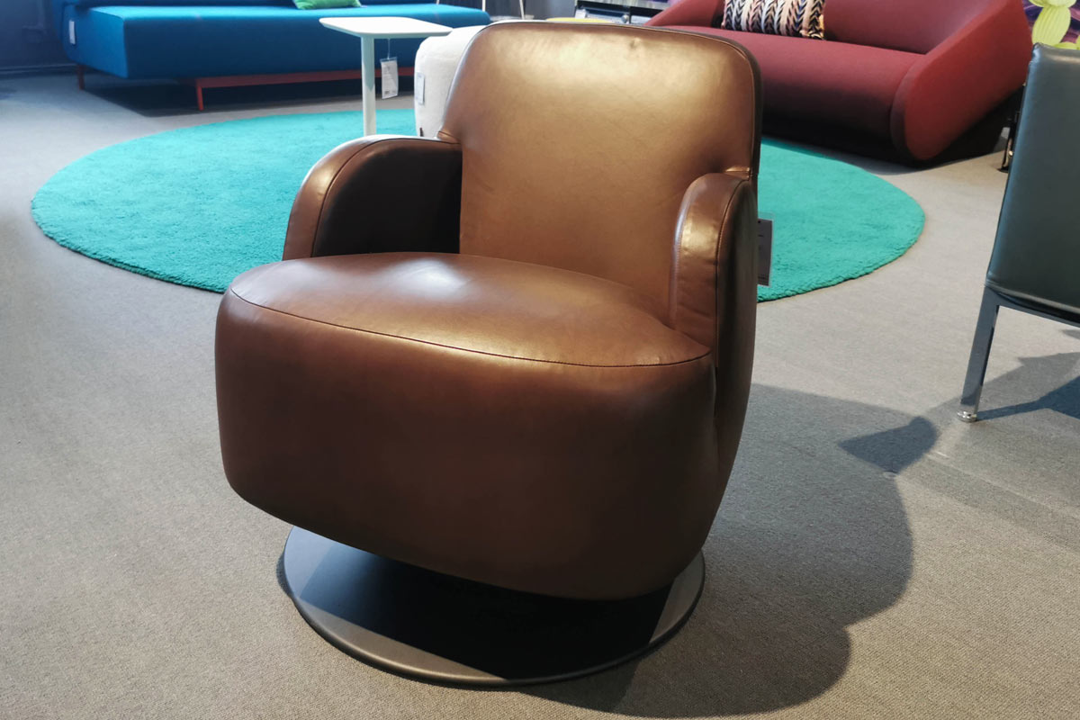 Schaukelsessel Cavallo von Cramer Polstermanufaktur für 1.890 € Schaukelsessel Cavallo von Cramer Polstermanufaktur für 1.890 €