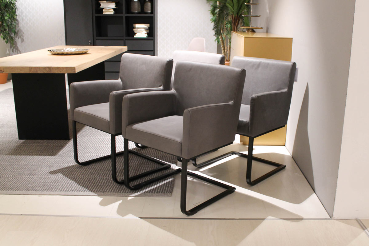 Stuhl Kristin grau 4er Gruppe von Cramer Polstermanufaktur für 3.290 € Stuhl Kristin grau 4er Gruppe von Cramer Polstermanufaktur für 3.290 €