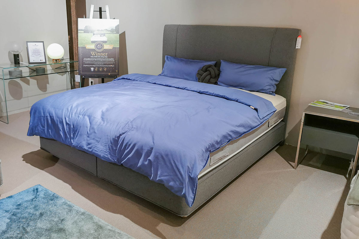 Boxspringbett Zenith von Harrison Spinks für 6.995 € Boxspringbett Zenith von Harrison Spinks für 6.995 €