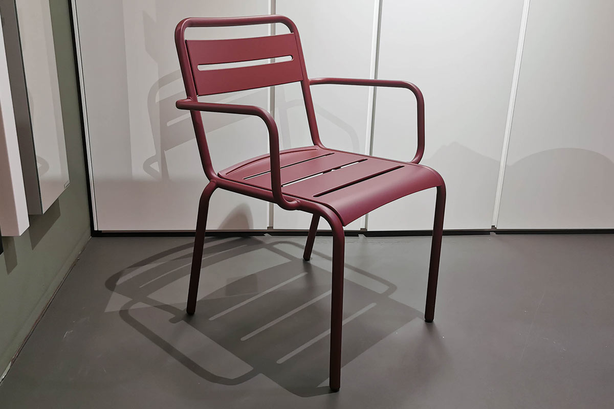 Outdoor-Armlehnstuhl Star weinrot von Emu für 139 € Outdoor-Armlehnstuhl Star weinrot von Emu für 139 €