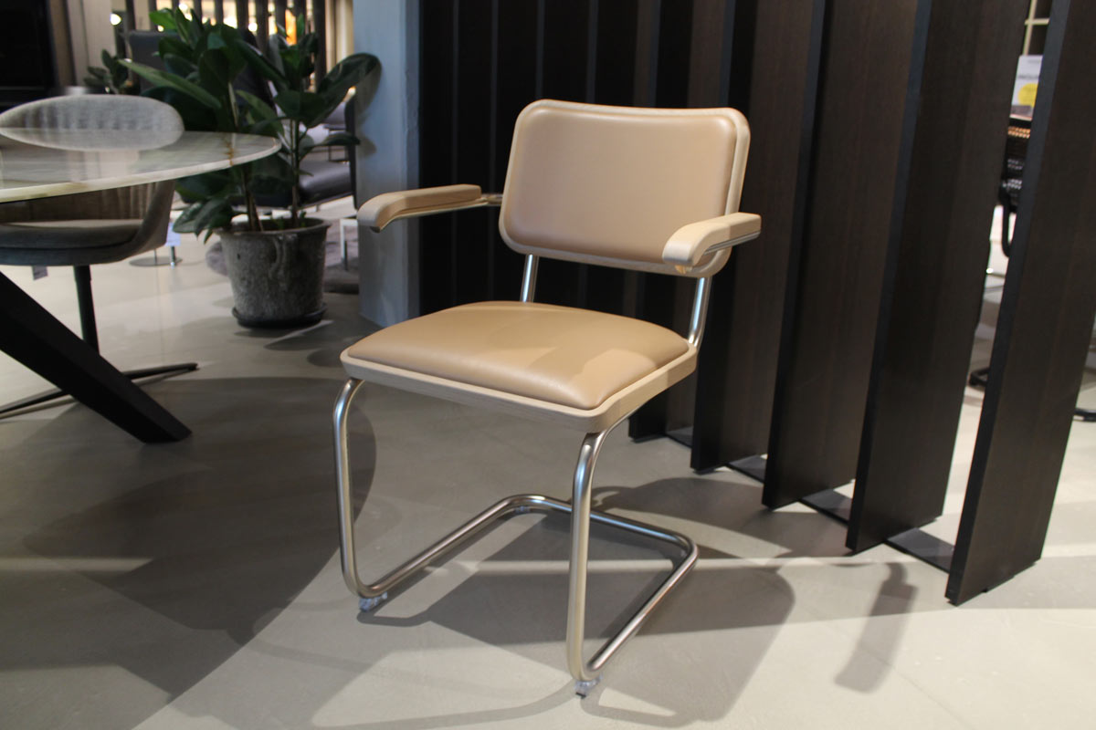 Freischwinger S64 P, Nordic 01 light caramel von Thonet für 1.690 € Freischwinger S64 P, Nordic 01 light caramel von Thonet für 1.690 €
