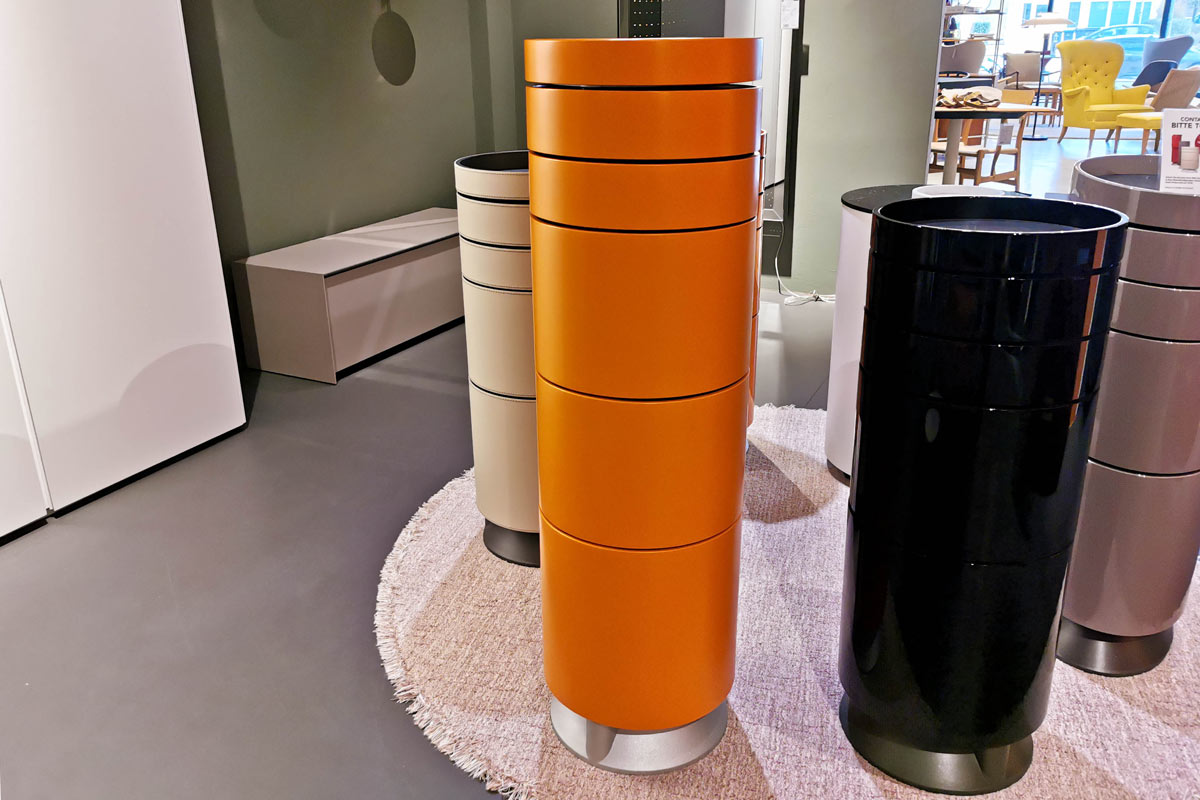 Kommode Bitte Tower 327 von Tagliabue für 2.200 € Kommode Bitte Tower 327 von Tagliabue für 2.200 €